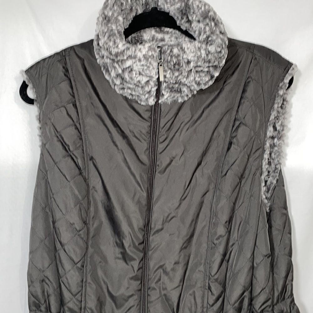 Reversible vest  - Picture 10 of 15